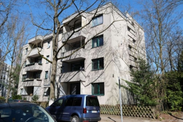 „Sehr helle und ruhige 2 Zimmer Wohnung mit Balkon und Garage in Lankwitz, unsaniert“, 12247 Berlin / Lankwitz, Etagenwohnung