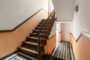 Ruhig und Zentral gelegene 3 Zimmer mit Balkon und Aufzug. - Treppenhaus