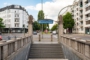 "Freie, mondäne 5 Zimmer Stuck-Altbauperle mit 2 Balkonen und Aufzug im Günzelkiez" - U-Bahnhof