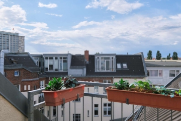 „Vermietete 85 m² Altbauwohnung mit Balkon und ausgebauten 63 m² DG am Preussenpark in Wilmersdorf“, 10713 Berlin, Etagenwohnung