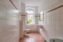 "Wunderschöne, vollständig sanierte EG Altbauwohnung mit Terrasse und grünem Innenhof, Erstbezug" - Badezimmer