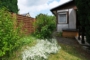 "Sie planen ein Traumhaus mit Garten und es fehlt das passende Grundstück in F-Buchholz?" - Blick auf die linke Seite des Bungalows