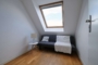 "Vermietete 85 m² Altbauwohnung mit Balkon und ausgebauten 63 m² DG am Preussenpark in Wilmersdorf" - DG Zimmer