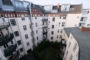 "Vermietete 85 m² Altbauwohnung mit Balkon und ausgebauten 63 m² DG am Preussenpark in Wilmersdorf" - Blick in den Innenhof