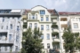 "Freie Altbauwohnung, 2 Zimmer, Balkon und Aufzug an der U Bahn Eberswalder Str. / P-Berg" - Außenansicht