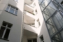"Freie Altbauwohnung, 2 Zimmer, Balkon und Aufzug an der U Bahn Eberswalder Str. / P-Berg" - Blick zum Balkon