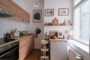 "Freie Altbauwohnung, 2 Zimmer, Balkon und Aufzug an der U Bahn Eberswalder Str. / P-Berg" - Küche