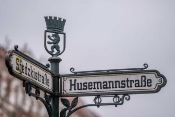 „unsanierte 2 Zimmer Altbauwohnung mit Aufzug und Südbalkon im Kollwitzkiez“, 10435 Berlin, Etagenwohnung