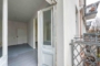 "unsanierte 2 Zimmer Altbauwohnung mit Aufzug und Südbalkon im Kollwitzkiez" - Blick in die Wohnung