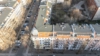 "unsanierte 2 Zimmer Altbauwohnung mit Aufzug und Südbalkon im Kollwitzkiez" - Blick zum Haus
