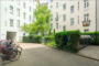"Unsanierte, freie 2 Zimmer Altbauwohnung am Spreebogen Alt Moabit" - Innenhof