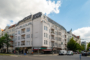"Stuck-Altbauperle mit Balkon und Aufzug im Wilmersdorfer Günzelkiez, unsaniert" - Hausansicht Günzelstraße