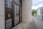 "Elegante City Wohnung mit Balkon und Aufzug in den Kronprinzengärten am Schinkel Pavillion" - Hauseingang