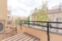 "Sanierte Bauhaus Architektur Wohnung mit Loggia im Prenzlauer Berg, möbliert mit Küche" - Balkon