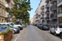 "Freies, unsaniertes Anbauapartment mit abgezogenen Dielen am Rudolph-Wilde-Park in Schöneberg" - Blick in die Straße
