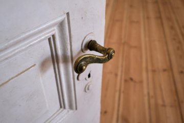 „Freies, unsaniertes Altbauapartment mit abgezogenen Dielen am Rudolph-Wilde-Park in Schöneberg“, 10825 Berlin, Etagenwohnung