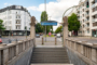 "Mondäne, unsanierte 5 Zimmer Stuck-Altbauperle mit 2 Balkonen und Aufzug im Günzelkiez, frei" - U-Bahn