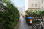 "Mehrfamilienhaus mit 17 WE am Auerpark in F-Hain, aufgeteilt u. kernsaniert 1997" - Blick zur Straße