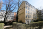 "Mehrfamilienhaus mit 17 WE am Auerpark in F-Hain, aufgeteilt u. kernsaniert 1997" - Hausansicht