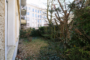 "MFH mit 17 WE am Auerpark in F-Hain, aufgeteilt u. kernsaniert 1997, 2 WE frei zum direktverkauf" - Vorgarten WE rechts