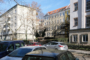 "MFH mit 17 WE am Auerpark in F-Hain, aufgeteilt u. kernsaniert 1997, 2 WE frei zum direktverkauf" - Blick zum Haus