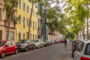 "Vermietete kleine Altbauwohnung am Gierkeplatz Charlottenburg" - Blick in die Straße