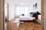 "Wunderschöne und großzügige Altbauwohnung am Victoria-Luise-Platz" - Schlafzimmer