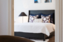 "Wunderschöne und großzügige Altbauwohnung am Victoria-Luise-Platz" - Schlafzimmer