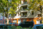 "Bezugsfreie Maisonette mit zwei Balkonen, Gäste-WC und TG-Stellplatz (optional) nah am See" - Hausansicht