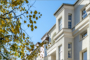 "Große wunderschöne 5 Zimmer Altbauwohnung mit Balkon am Schloßpark in Pankow" - Fassade