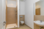 Ruhig und Zentral gelegene 3 Zimmer mit Balkon und Aufzug. - Duschbad