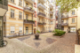 Ruhig und Zentral gelegene 3 Zimmer mit Balkon und Aufzug. - Erster Hinterhof