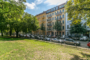 "Charmante 2-Zi. mit Einliegerwohnung, Gewerbliche Nutzung möglich" - Außenansicht Park
