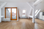 "Wunderschöne und helle DG-Wohnung mit Balkon zwischen Stadtpark und Kanal" - Wohnküche